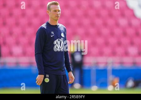 Eindhoven, Niederlande. 02. Juni 2023. EINDHOVEN, NIEDERLANDE - JUNI 2: Coach Tommy Stroot von VfL Wolfsburg während eines Trainings von VfL Wolfsburg vor dem Finalspiel der UEFA Women's Champions League zwischen dem FC Barcelona und dem VfL Wolfsburg am 2. Juni 2023 im PSV-Stadion in Eindhoven, Niederlande (Foto von Joris Verwijst/Orange Pictures) Guthaben: Orange Pics BV/Alamy Live News Stockfoto