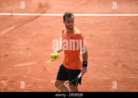 Paris, Frankreich. 01. Juni 2023. Hugo Gaston bei den French Open, Grand-Slam-Tennisturnier am 1. Juni 2023 im Roland-Garros-Stadion in Paris, Frankreich. Foto Victor Joly/DPPI Kredit: DPPI Media/Alamy Live News Stockfoto
