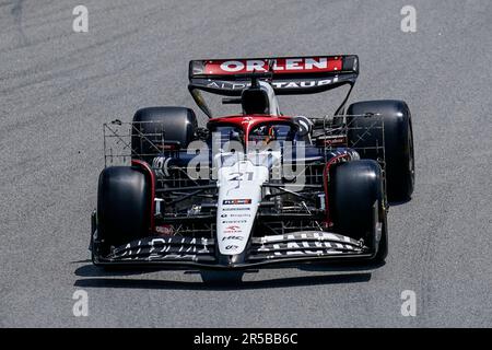 Barcelona, Spanien. 02. Juni 2023. Nick de Vries (Niederlande), Scuderia AlphaTauri AT04 während des Trainings vor dem Grand Prix F1 von Spanien auf dem Circuit de Barcelona-Catalunya am 2. Juni 2023 in Barcelona, Spanien. (Foto: Sergio Ruiz/PRESSIN) Kredit: PRESSINPHOTO SPORTS AGENCY/Alamy Live News Stockfoto