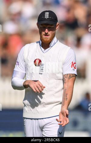 Ben Stokes aus England mit dem Ball während des LV= Insurance Test Match Day 2 England vs Ireland bei Lords, London, Vereinigtes Königreich, 2. Juni 2023 (Foto von Craig Thomas/News Images) in London, Vereinigtes Königreich, am 6./2. Juni 2023. (Foto: Craig Thomas/News Images/Sipa USA) Stockfoto