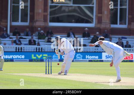 London, Großbritannien. 02. Juni 2023. Harry Brook aus England während des ersten 4-Spiels der Test Match Series zwischen England und Irland auf Lord's Cricket Ground, London, am 02. Juni 2023 Kredit: Action Foto Sport/Alamy Live News Stockfoto