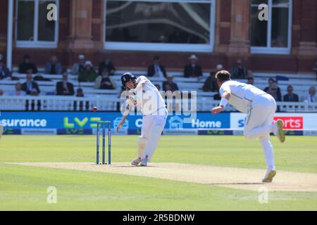 London, Großbritannien. 02. Juni 2023. Harry Brook aus England während des ersten 4-Spiels der Test Match Series zwischen England und Irland auf Lord's Cricket Ground, London, am 02. Juni 2023 Kredit: Action Foto Sport/Alamy Live News Stockfoto