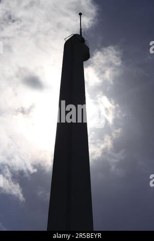 Avellaneda, Argentinien, 1. März 2011. Blick auf den Mast des Stadions Presidente Peron des Racing Clubs vor dem Licht. Kredit: Fabideciria. Stockfoto