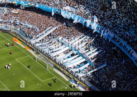 Avellaneda, Argentinien, 2, Oktober 2011.beeindruckende Feier der Fans des Racing Clubs im Vorfeld des Spiels zwischen Racing Club und Club Atletico I. Stockfoto