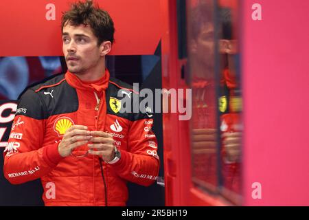 Barcelona, Spanien. 02. Juni 2023. Charles Leclerc (MON) Ferrari. Formel-1-Weltmeisterschaft 02.06.2023, Rd 8, Spanischer Grand Prix, Barcelona, Spanien, Übungstag. Das Foto sollte wie folgt lauten: XPB/Press Association Images. Kredit: XPB Images Ltd/Alamy Live News Stockfoto