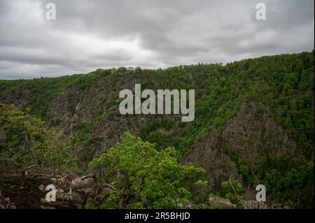 Ein malerischer Blick auf die Bode-Schlucht in Deutschland. Stockfoto