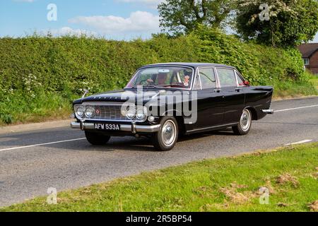 Ford Zodiac Mk III Black Petrol Classic Oldtimer, frühere Motoren auf dem Weg zur Capesthorne Hall Vintage Collectors Car Show in Cheshire, Großbritannien Stockfoto