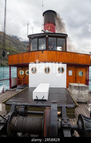 Queenstown, Neuseeland - 10. Januar 2010: Real Journeys Touristic Steamship TSS Earnslaw auf Lake Wakatipu Kreuzfahrt Stockfoto