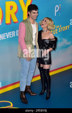 Sebastian Quinn und Lizze Broadway bei der Premiere der Peacock Streamingserie „Based on a True Story“ im Pacific Design Center. West Hollywood, 01.06.2023 Stockfoto