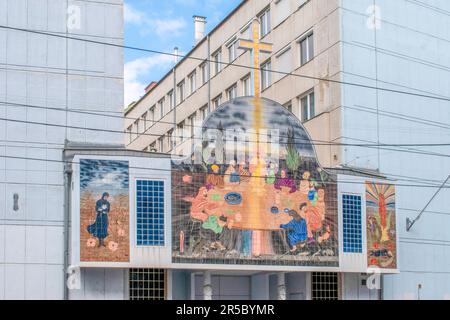 wien, österreich. 5. april 2023 wunderschönes, farbenfrohes Wandgemälde der Kirche Stockfoto