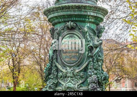 wien, österreich. 9. april 2023 Stadtpark. Statue des denkmals andreas zelinka. Entworfen von franz pönninger und enthüllt am 3. Mai 1877 Stockfoto