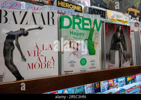 Barnes & Noble Booksellers auf der Fifth Avenue in New York City hat eine große Auswahl an Büchern und Zeitschriften, USA 2023 Stockfoto