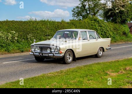 1966 British Ford Zodiac Petrol 2553 ccm klassischer Oldtimer, frühere Motoren auf dem Weg zur Capesthorne Hall Vintage Collectors Car Show, Großbritannien Stockfoto