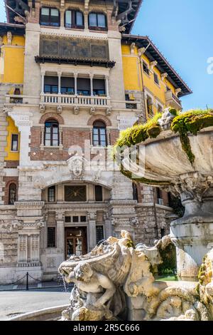 Rom, Italien - 04-12/2018: Die Froschbrunnen im Stadtteil Coppedè in Rom Stockfoto