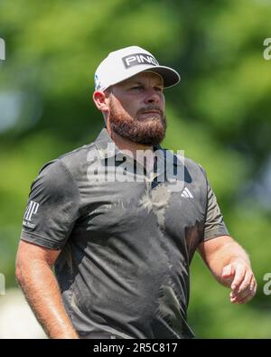 Dublin, Ohio, USA. 1. Juni 2023. TYRRELL HATTON geht in der ersten Runde des Memorial Tournament zum 8. Green, im Muirfiield Village Golf Club (Bild: © Brian Dempsey/ZUMA Press Wire) NUR REDAKTIONELLE VERWENDUNG! Nicht für den kommerziellen GEBRAUCH! Stockfoto