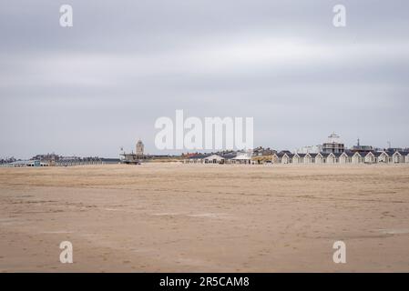 Katwijk-Kirche, Blick vom Strand, Niederlande Stockfoto