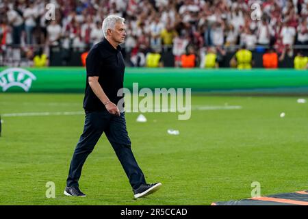 Budapest, Ungarn. 01. Juni 2023. Jose' Mourinho von AS Roma am Ende des Finalspiels der UEFA Europa League zwischen dem FC Sevilla und AS Roma in der Puskas Arena, Budapest, Ungarn, am 31. Mai 2023. Kredit: Giuseppe Maffia/Alamy Live News Stockfoto