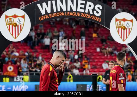 Budapest, Ungarn. 01. Juni 2023. Gianluca Mancini von AS Roma sieht am Ende des Endes der UEFA Europa League zwischen dem FC Sevilla und AS Roma in der Puskas Arena, Budapest, Ungarn, am 31. Mai 2023 deprimiert aus. Kredit: Giuseppe Maffia/Alamy Live News Stockfoto