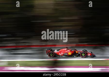 Montmelo, Spanien. 02. Juni 2023. Charles Leclerc vom Ferrari-Team ist beim Training im Vorfeld des Grand Prix F1 von Spanien auf dem Circuit de Barcelona-Catalunya am 02. Juni 2023 in Barcelona, Spanien, auf Kurs. Kredit: DAX Images/Alamy Live News Stockfoto