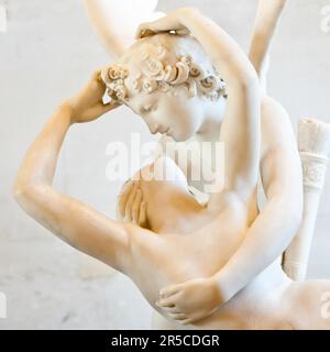 Antonio Canovas Statue Psyche, wiederbelebt von Amors Kiss, erstmals in Auftrag gegeben im Jahr 1787, ist ein Beispiel für die neoklassische Hingabe zu Liebe und Emotionen Stockfoto