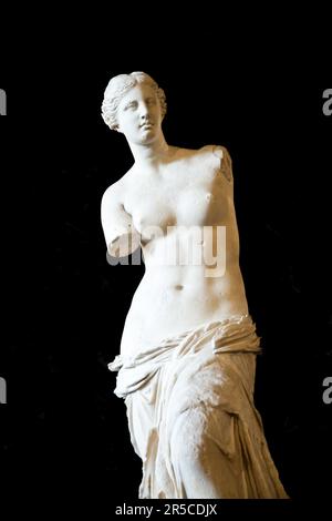 Paris, Frankreich - ca. August 2021: Venus de Milo, eine antike Statue, die allgemein angenommen wird, dass sie Aphrodite darstellt Stockfoto