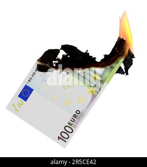 Isoliertes Brennen 100-Euro-Schein Stockfoto