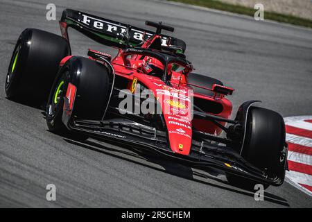 Montmelo, Spanien. 2. Juni 2023: CHARLES LECLERC (MON) vom Team Ferrari fährt in seiner SF-23 während der ersten Trainingssitzung des spanischen GP auf dem Circuit de Catalunya Stockfoto