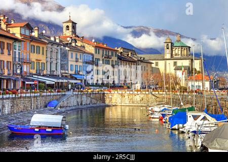 Hafengebiet und Hafen, Cannobio, Verbania, Piemont, Italien Stockfoto