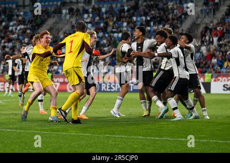 Budapest, Ungarn. 02. Juni 2023. Glück Deutschlands U17 nach dem Finale der ungarischen Fußball-Weltmeisterschaft 2023 gegen Frankreich U17 im Stadion Nandor Hidegkuti in Budapest, Ungarn, 17 2. Juni 2023 Kredit: Live Media Publishing Group/Alamy Live News Stockfoto