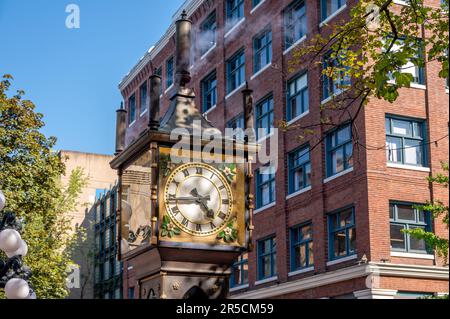 Vancouver, British Columbia - 26. Mai 2023: Historische dampfbetriebene Uhr in Gastown. Stockfoto