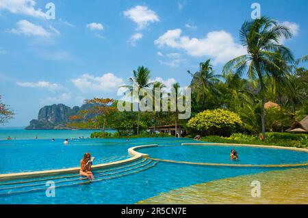 Swimmingpool des Rayavadee Resort, Krabi, Thailand Stockfoto