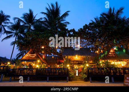 Strandrestaurant am Lamai Beach, Ko Samui Island, Thailand, Südthailand Stockfoto