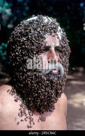 Bart, der verstorbene Mr. Rangaramanujam kannaian, Gesicht des Menschen bedeckt mit Bienen, Coimbatore, Tamil Nadu, Südindien, Indien, Asien Stockfoto