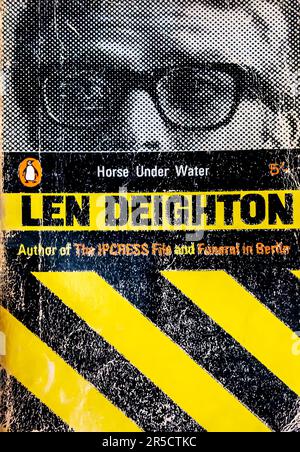 Horse under water Roman von Len Deighton 1963 Stockfoto