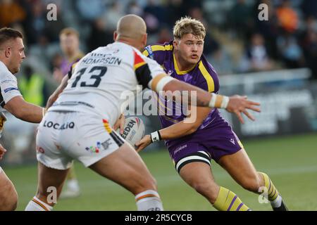 Newcastle, Großbritannien. 02. Juni 2023. Denive Balmforth attackiert Thunder während des BETFRED-Meisterschaftsspiels zwischen Newcastle Thunder und Bradford Bulls am Freitag, den 2. Juni 2023 im Kingston Park, Newcastle. (Foto: Chris Lishman | MI News) Kredit: MI News & Sport /Alamy Live News Stockfoto