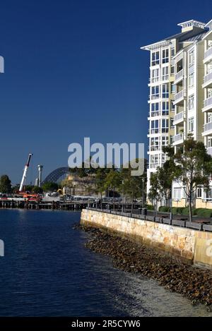 Der neue Vorort Jackson's Landing in Pyrmont, Sydney, NSW, Australien. Das Wohnviertel liegt neben der Anzac Bridge, Johnston's Bay und Glebe Island. Stockfoto