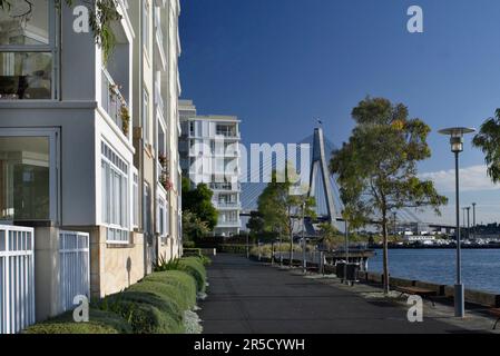 Der neue Vorort Jackson's Landing in Pyrmont, Sydney, NSW, Australien. Das Wohnviertel liegt neben der Anzac Bridge, Johnston's Bay und Glebe Island. Stockfoto