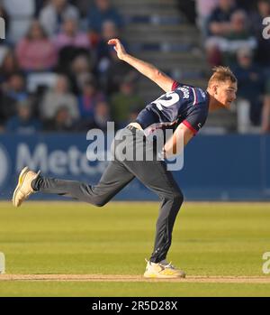 Northampton, Großbritannien. 02. Juni 2023. Northampton Juni 2 : Tom Taylor von Northamptonshire während des Vitality T20 Blast Match zwischen Northamptonshire Steelbacks und LEICESTERSHIRE FÜCHSEN am County Ground Northampton am 2. Juni 2023 Northampton England . Kredit: PATRICK ANTHONISZ/Alamy Live News Stockfoto