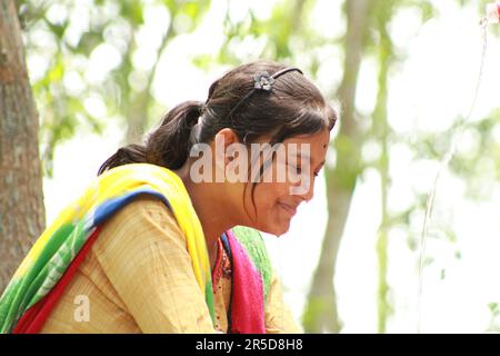 Porträt einer schönen und attraktiven Teenage-Indianerin. Stockfoto