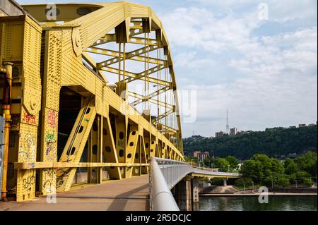 Die Fort Pitt Bridge in Pittsburgh, Pennsylvania Stockfoto