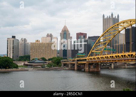 Die Fort Pitt Bridge in Pittsburgh, Pennsylvania Stockfoto