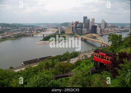 Die Fort Pitt Bridge in Pittsburgh, Pennsylvania Stockfoto