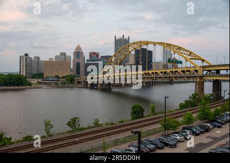 Die Fort Pitt Bridge in Pittsburgh, Pennsylvania Stockfoto