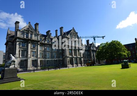Das Graduates Memorial Gebäude auf dem Trinity College Campus in Dublin, Irland. Stockfoto