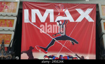 Los Angeles, Kalifornien, USA 1. Juni 2023 Spider-man über das Spider-Verse Banner im TCL Chinese Theatre am 1. Juni 2023 in Los Angeles, Kalifornien, USA. Foto: Barry King/Alamy Stock Photo Stockfoto