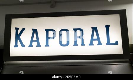 Bordeaux , Aquitaine Frankreich - 05 29 2023 : Kaporal Shop Jeans Logo auf Fassade Text Schild Ladenwand französische Modemarke Stockfoto