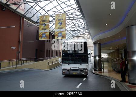 Das LA Galaxy Football Team wird von Fans begrüßt, die im Star City Casino nach Sydney fliegen, wo sie für die Dauer ihres Besuchs in Sydney bleiben. David Beckham kam früher am Tag an, nachdem er mit einem Privatjet aus England eingeflogen war. Sydney, Australien. 25.11.07. Stockfoto