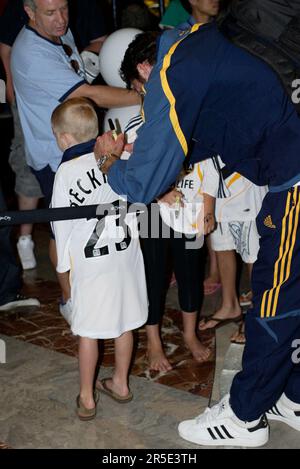 Das LA Galaxy Football Team wird von Fans begrüßt, die im Star City Casino nach Sydney fliegen, wo sie für die Dauer ihres Besuchs in Sydney bleiben. David Beckham kam früher am Tag an, nachdem er mit einem Privatjet aus England eingeflogen war. Sydney, Australien. 25.11.07. Stockfoto