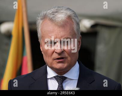 Pabrade, Litauen. 30. Mai 2023. Litauens Präsident Gitanas Nauseda, fotografiert während des Besuchs des deutschen Präsidenten Steinmeier auf dem militärischen Ausbildungsgelände Pabrade in Litauen. Kredit: Soeren Stache/dpa/Alamy Live News Stockfoto