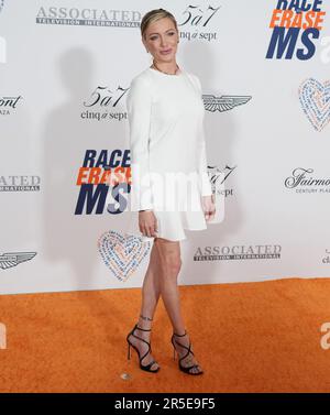 Los Angeles, USA. 02. Juni 2023. Katie Cassidy kommt am Freitag, den 2. Juni 2023, zum jährlichen Rennen „Race to Erase MS Gala“ 30. im Fairmont Century Plaza in Los Angeles, Kalifornien, an. (Foto: Sthanlee B. Mirador/Sipa USA) Guthaben: SIPA USA/Alamy Live News Stockfoto